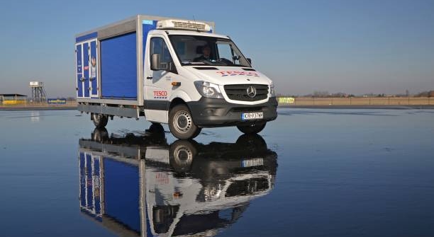 How Chiller Van are Transforming the Food Sector: Van Services in Dubai & Abu Dhabi