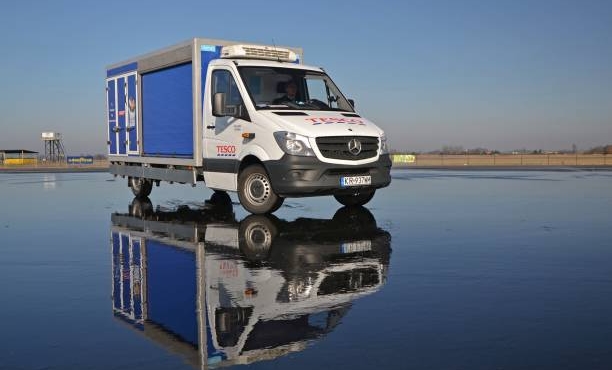 Chiller van driving through Dubai for temperature-controlled food delivery