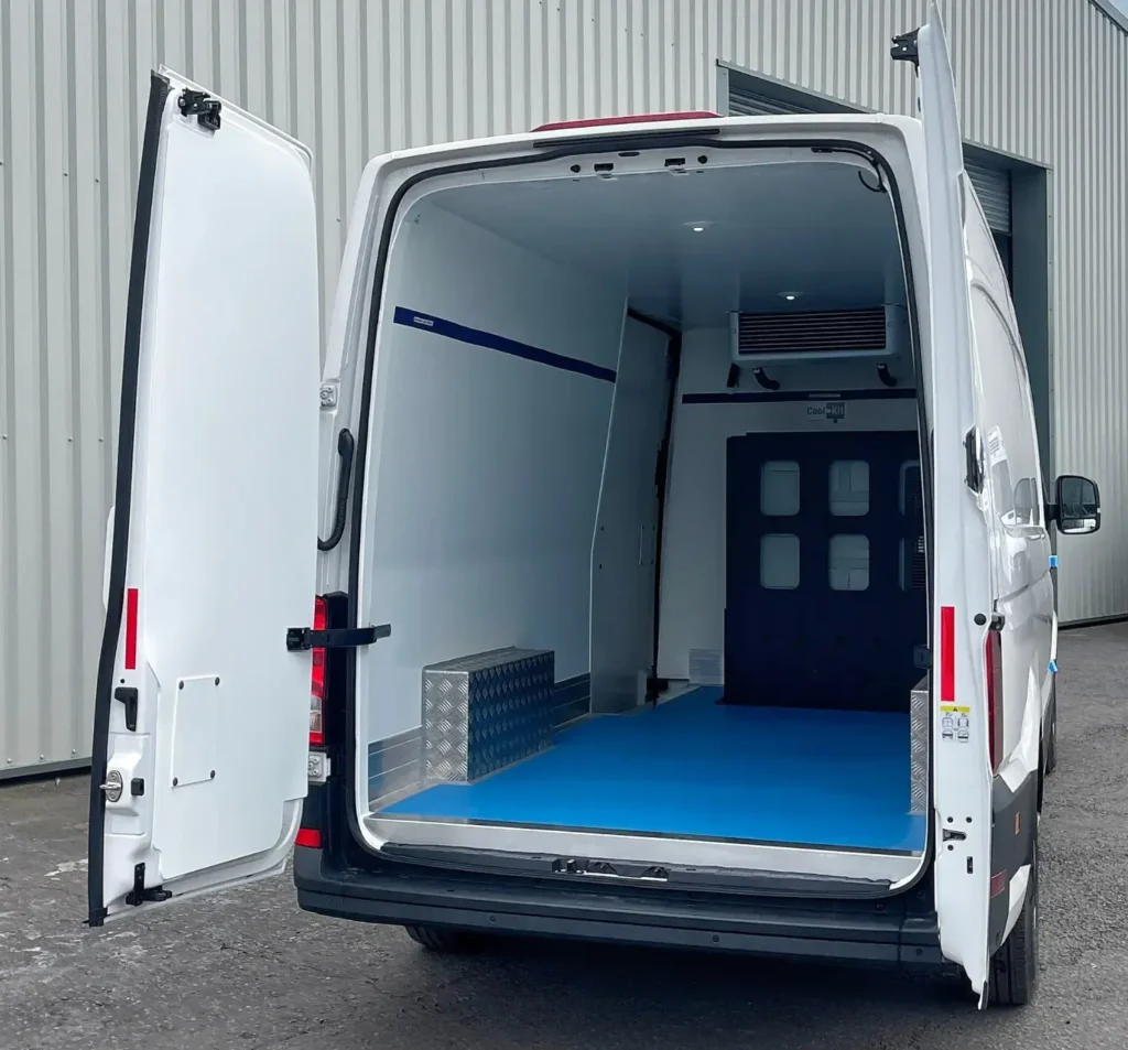 Chiller van delivering frozen goods in Dubai for cold chain logistics